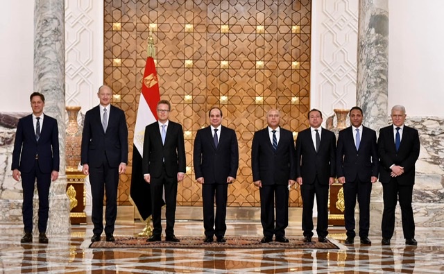 السيسي يشهد مراسم توقيع التعاقد مع شركة 