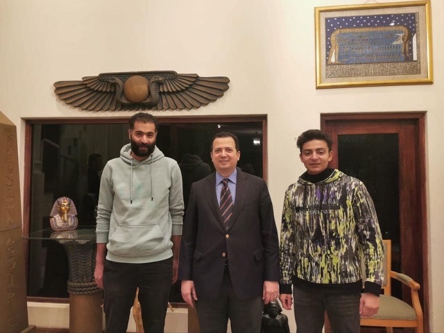 الطالبان المختطفان في جنوب إفريقيا يعودان إلي أرض الوطن 
