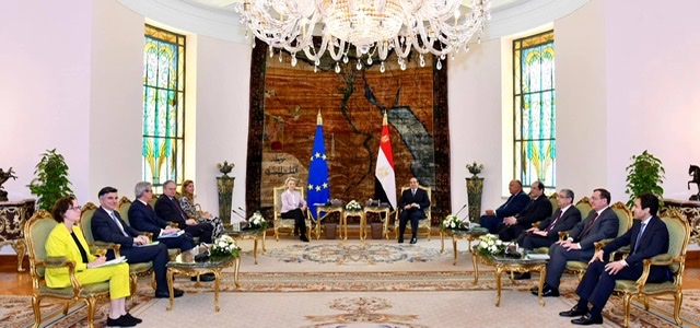السيسي يؤكد لـ رئيسة المفوضية الأوروبية تمسك مصر بحقوقها المائية