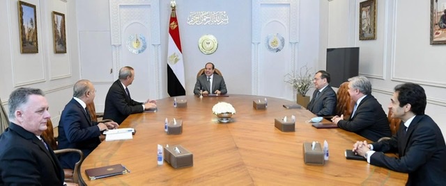 السيسي يستقبل رئيس مجلس إدارة شركة شيفرون الأمريكية العالمية 