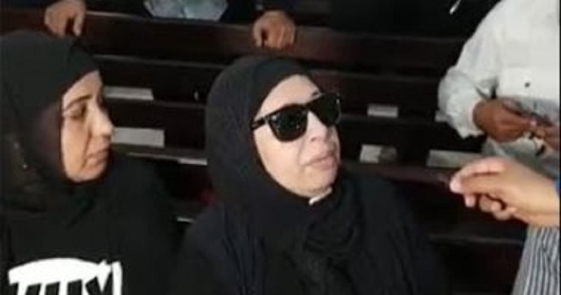 والد ووالدة نيرة أشرف من داخل قاعة المحكمة: «عايزين نسمع حكم الاعدام»

