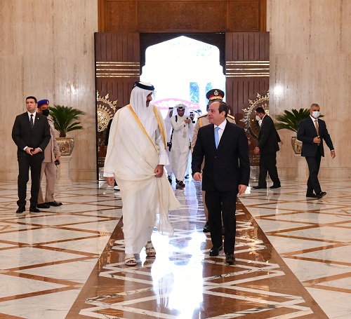 بحثا سبل التعامل مع الأزمة الأوكرانية على الاقتصاد العالمي.. تفاصيل لقاء السيسي وتميم بالقاهرة

