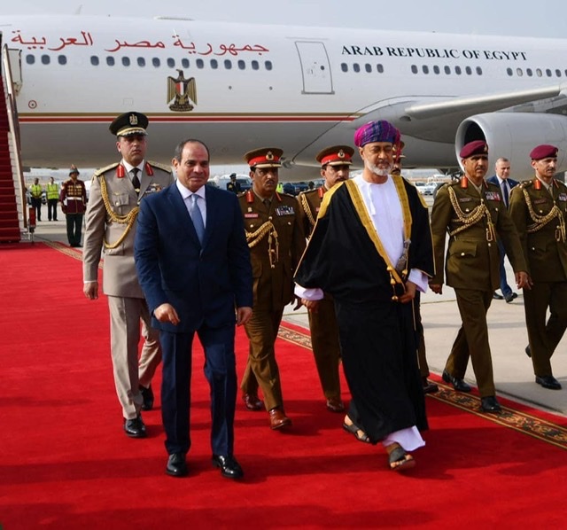 بالصور.. مراسم استقبال السيسي في قصر 