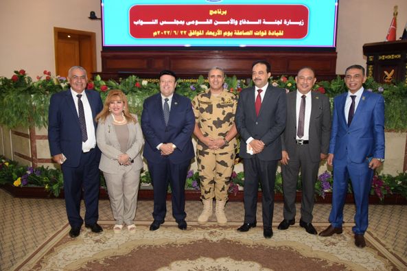 قوات الصاعقة والمظلات تستقبل وفدا برلمانيا ضمن مخطط الزيارات الدورية للجنة الدفاع والأمن القومي