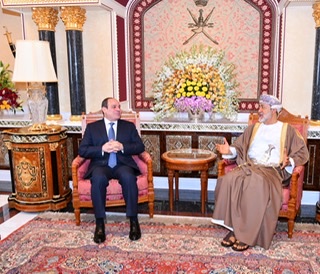 بالصور .. الرئيس السيسي والسلطان هيثم يبحثان تطورات القضايا العربية والإقليمية ذات الاهتمام المشترك