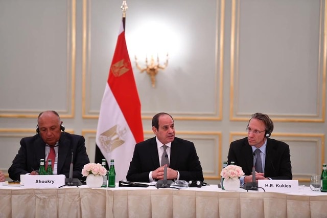 السيسي يشارك في مائدة مستديرة مع ممثلي مجتمع الأعمال ورؤساء كبرى الشركات الألمانية