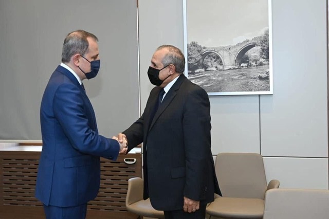 مساعد وزير الخارجية للشئون الأوروبية يجري مشاورات سياسية في أذربيجان