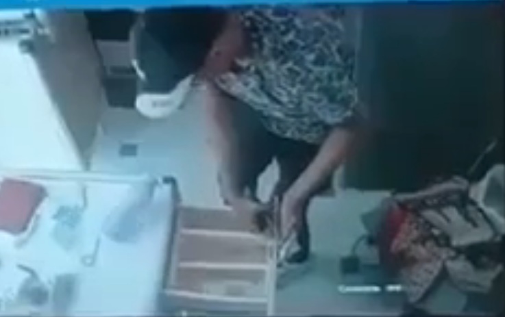 وزارة الداخلية تعلن القبض على المتهم بالاعتداء بالضرب على صيدلانية بالإسماعيلية