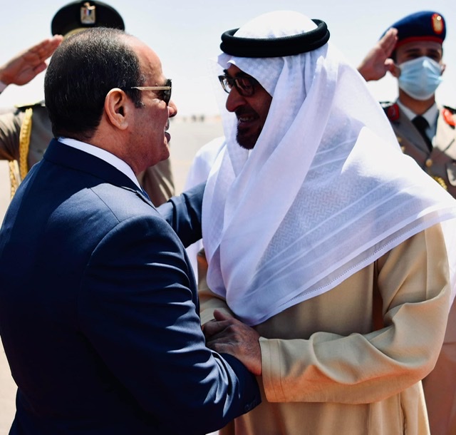 بالصور.. السيسي وبن زايد يؤكدان على تعزيز العمل العربي المشترك ووحدة الصف العربي 