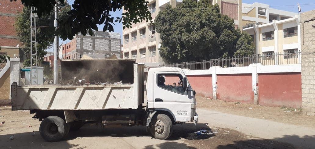 حملات مكثفة للنظافة ورفع تراكمات القمامة بـ 5 مراكز بالمنيا