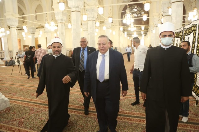وصول وزير الأوقاف ومحافظ القاهرة ونقيب الأشراف لافتتاح مسجد 