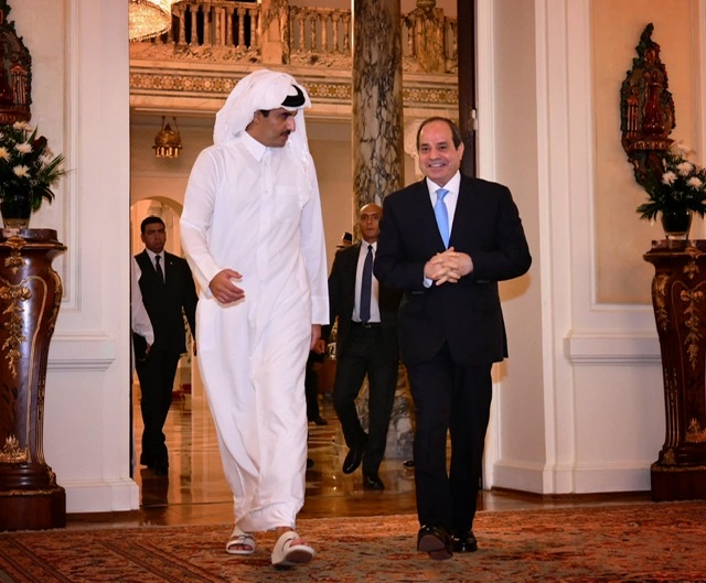 السيسي وتميم يتبادلان هاتفيًا وجهات النظر بشأن تطورات عدد من القضايا الإقليمية