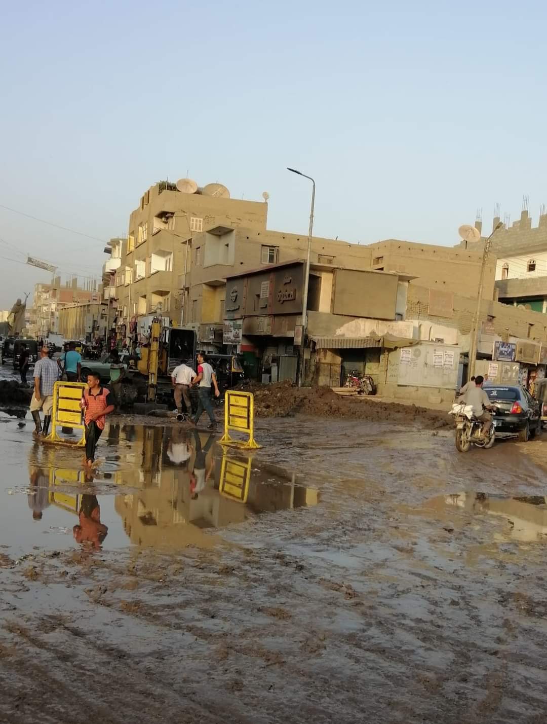 للمرة ال ٢١ خلال ٢٠٠ يوم كسر خط المياه الرئيسي فى ابوتشت بقنا والتغيير ممنوع