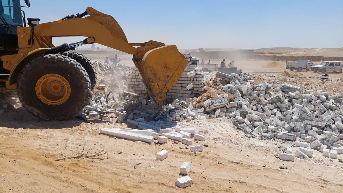 إزالة 37 حالة تعد بالبناء على الأراضي الزراعية وأملاك الدولة بمركزين بالمنيا