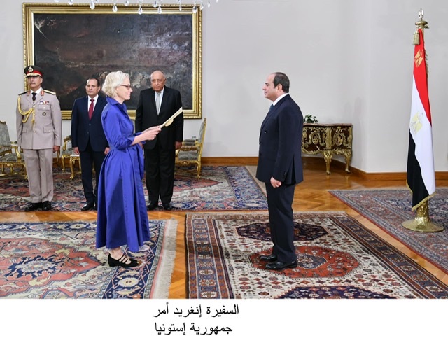 بالأسماء.. الرئيس السيسي يعتمد 13 سفيرًا جديدًا بمصر 