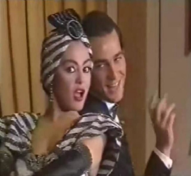 من كواليس مسرحية 