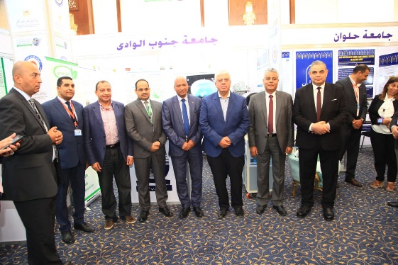 بحضور وزير التعليم العالي، جنوب الوادى تعرض المشروعات البحثيه والاختراعات العلمية بمؤتمر الجامعات المصرية

