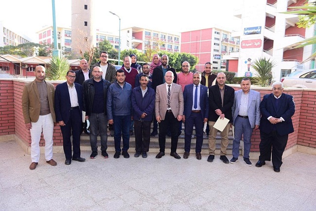 اختتام تدريب ١٨ أستاذا مساعدا ومدرسا بجامعة سوهاج على النشر العلمي

