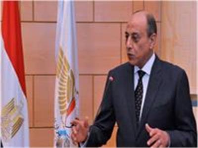 وزير الطيران المدني يهنئ العاملين بتجديد اعتماد شهادة 