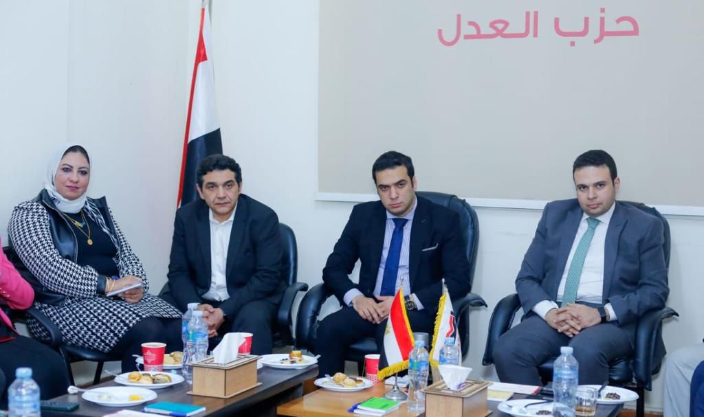 بحث التعاون بين حزبي 