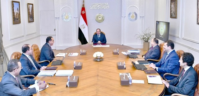 السيسي يوجه بالإسراع في استكمال خروج كافة البضائع التي وردت إلى الموانئ على مستوي الجمهورية