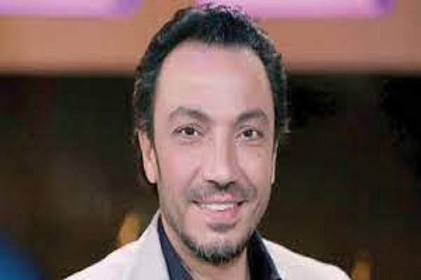 طارق لطفي يعلن وفاة والدته ويطالب جمهوره بالدعاء