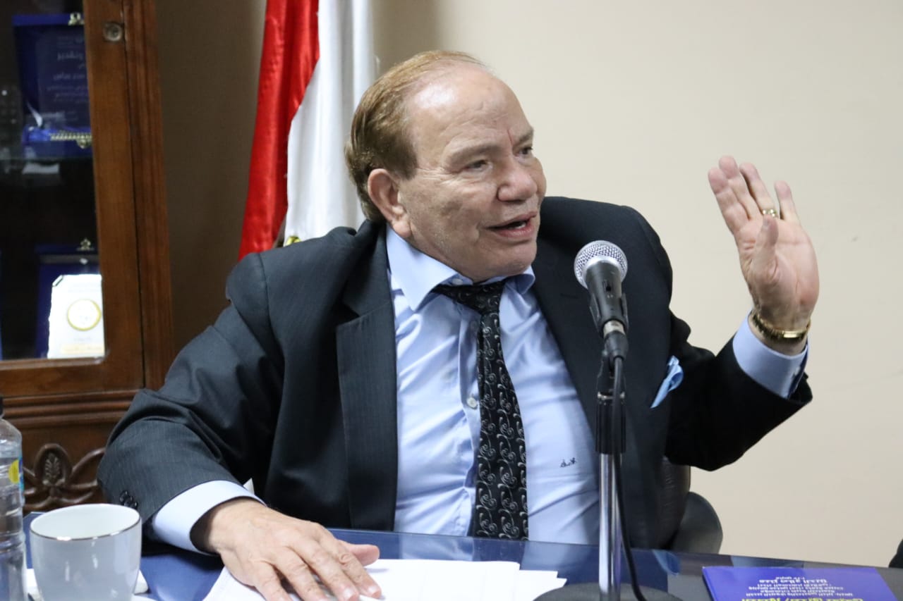 خريج مبدع في أكاديمية طيبة

