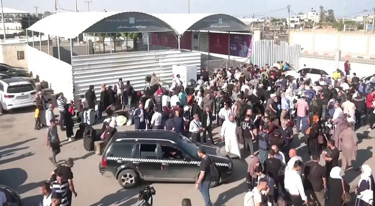 حقارة إسرائيلية .. الاحتلال يصر على تفتيش شاحنات الإغاثة ويفشل اتفاق فتح المعبر
