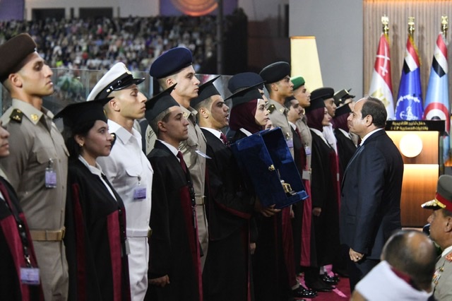 مديرو الكليات العسكرية يؤكدون التأهيل الممتاز للخريجين الجدد بما يمكنهم من تنفيذ المهام ومجابهة كافة التحديات
