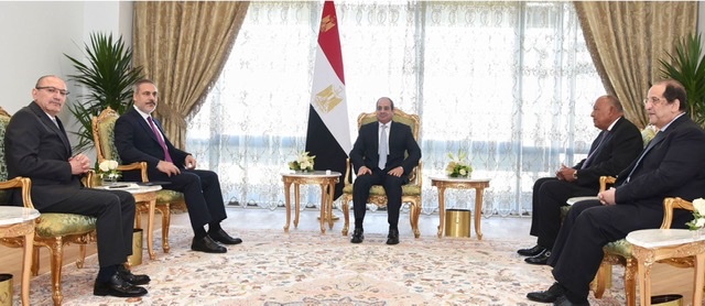 السيسي و هاكان فيدان يتبادلان الرؤي بشأن التصعيد المتسارع في قطاع غزة