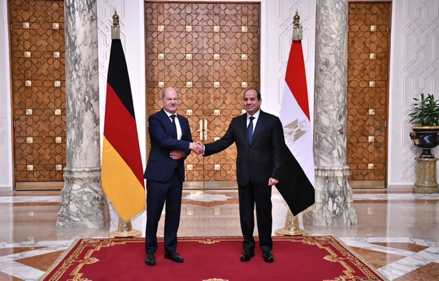 شولتس لـ السيسي : ستواصل الحكومة الألمانية دورها الإنساني لقطاع غزة 