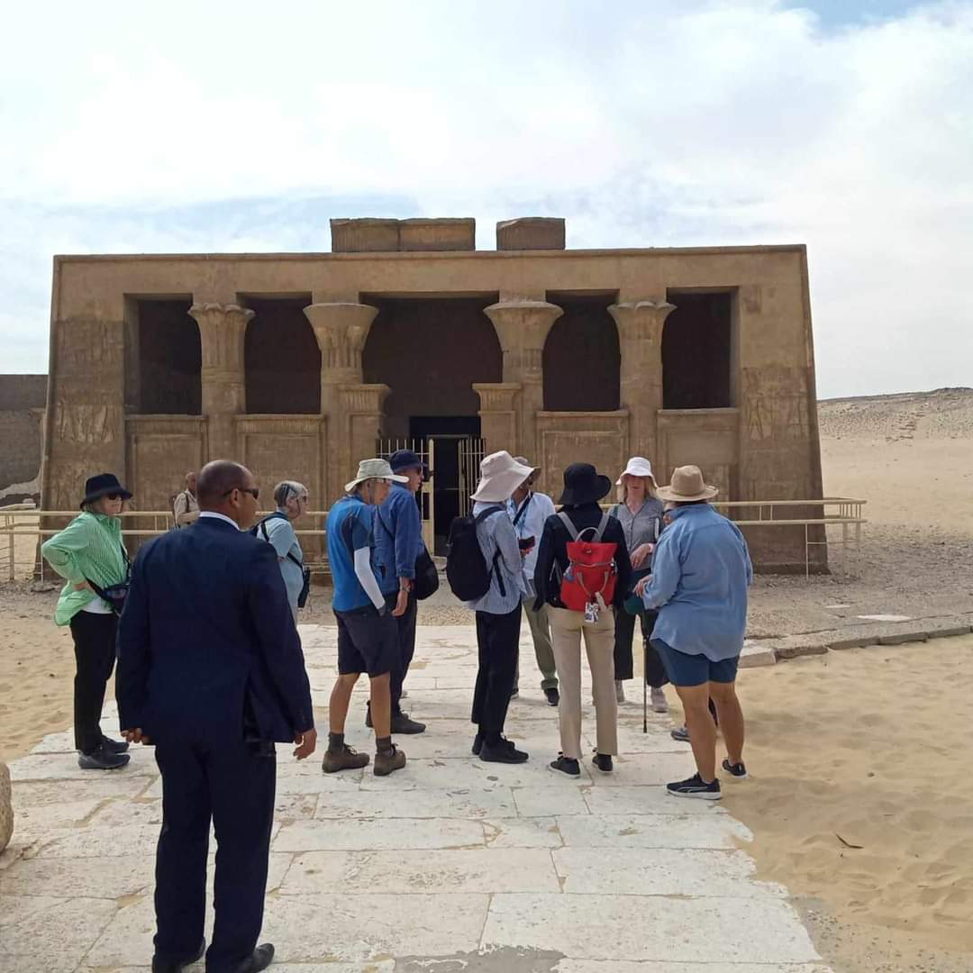 وفدا سياحياً من 4 دول يزور المناطق الأثرية بالمنيا