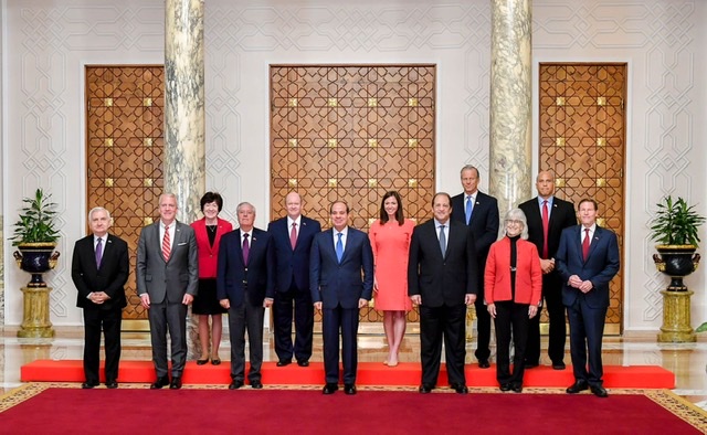 بالصور.. السيسي يستقبل وفدًا من الحزبين الديمقراطي والجمهوري بمجلس الشيوخ الأمريكي