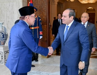 بالصور.. السيسي يستقبل رئيس وزراء ماليزيا  بقصر الاتحادية
