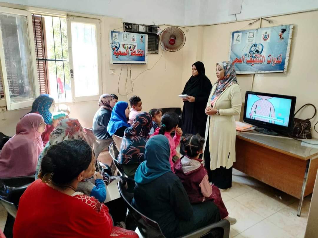 توقيع الكشف الطبي على 1787 حالة خلال قافلة علاجية بديرمواس بالمنيا