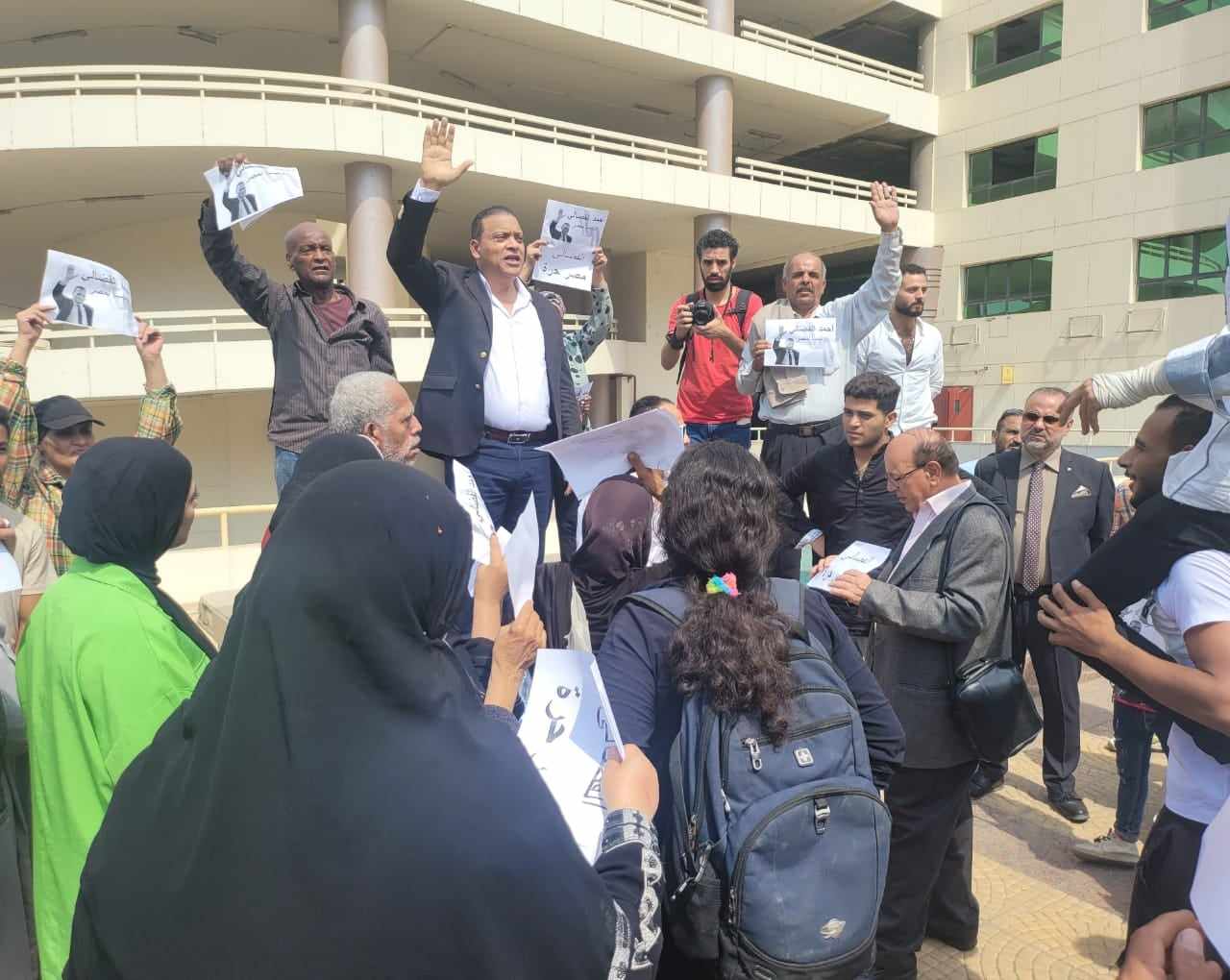 فيديو .. حملة المرشح الرئاسي المحتمل أحمد الفضالي تستغيث باللجنة الوطنية للانتخابات

