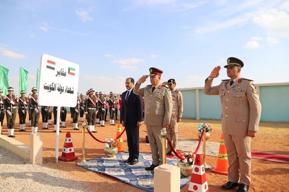 سفير الكويت لدى مصر يزور مقابر شهداء دولته بمناسبة ذكرى انتصارات أكتوبر