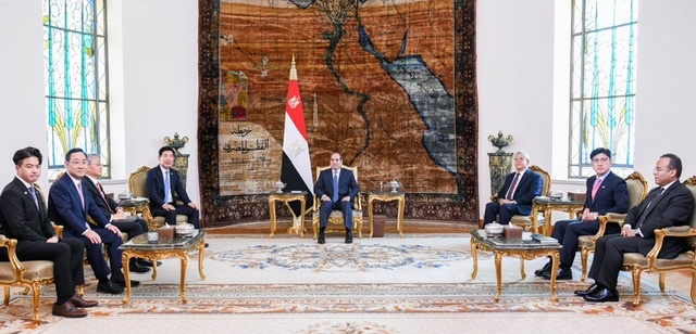السيسي يستقبل رئيس الجمعية الوطنية بكوريا الجنوبية.. ويؤكد الاعتزاز بالروابط الوثيقة بين البلدين 