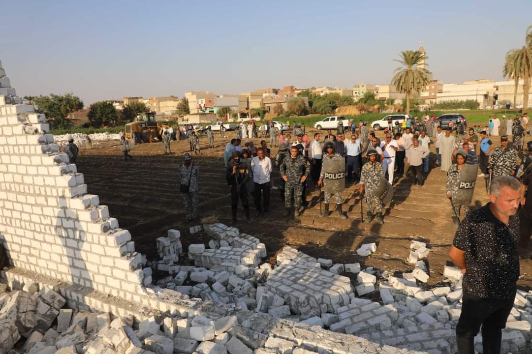 حملات مكبرة لإزالة التعديات على الأراضى الزراعية بالمراكز وإقالة عدد من مسئولي حماية الأراضى بالمنيا