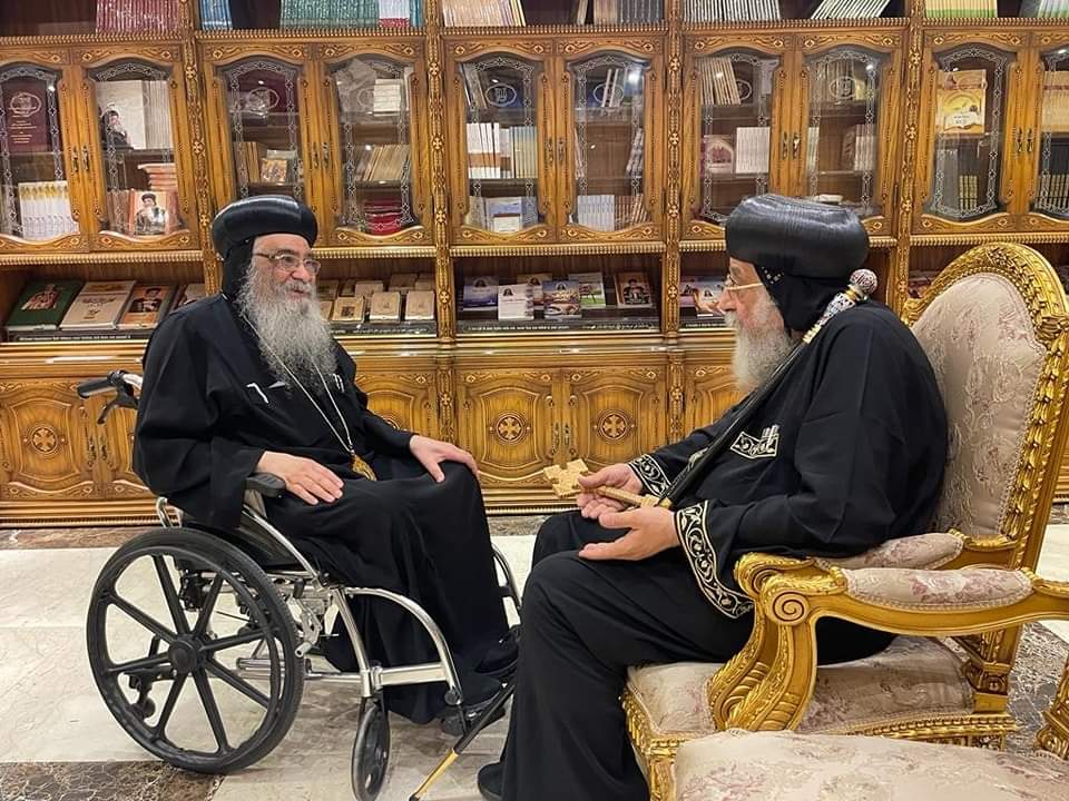 البابا تواضروس يستقبل مطران الفيوم بالمقر البابوي