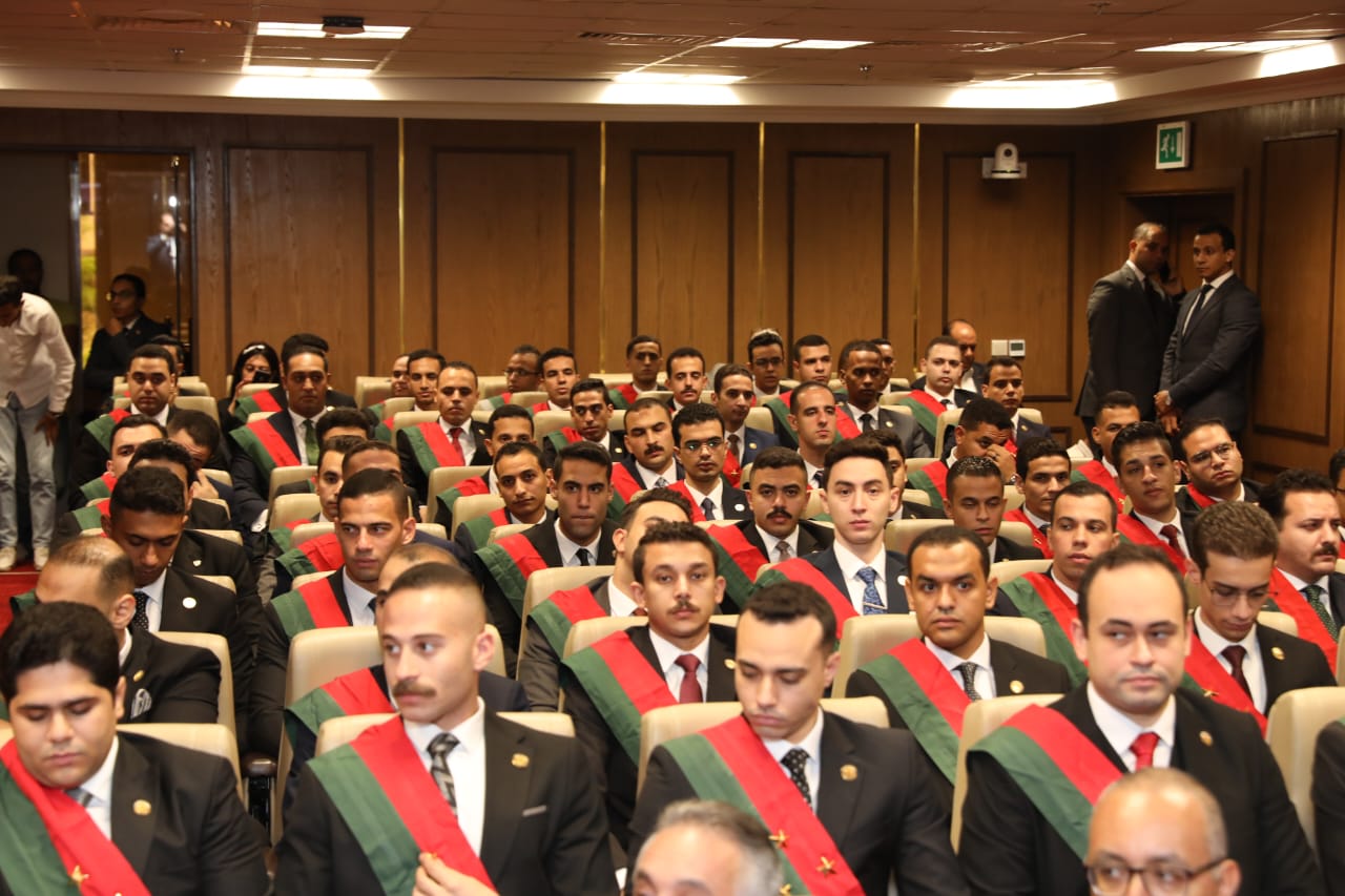 أعضاء النيابة العامة الجدد يؤدون اليمين القانونية أمام وزير العدل بحضور النائب العام

