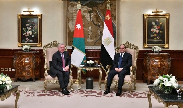 السيسي وعاهل الأردن يؤكدان ضرورة تحرك المجتمع الدولي لاستغلال الهدنة لإغاثة أهالي غزة 