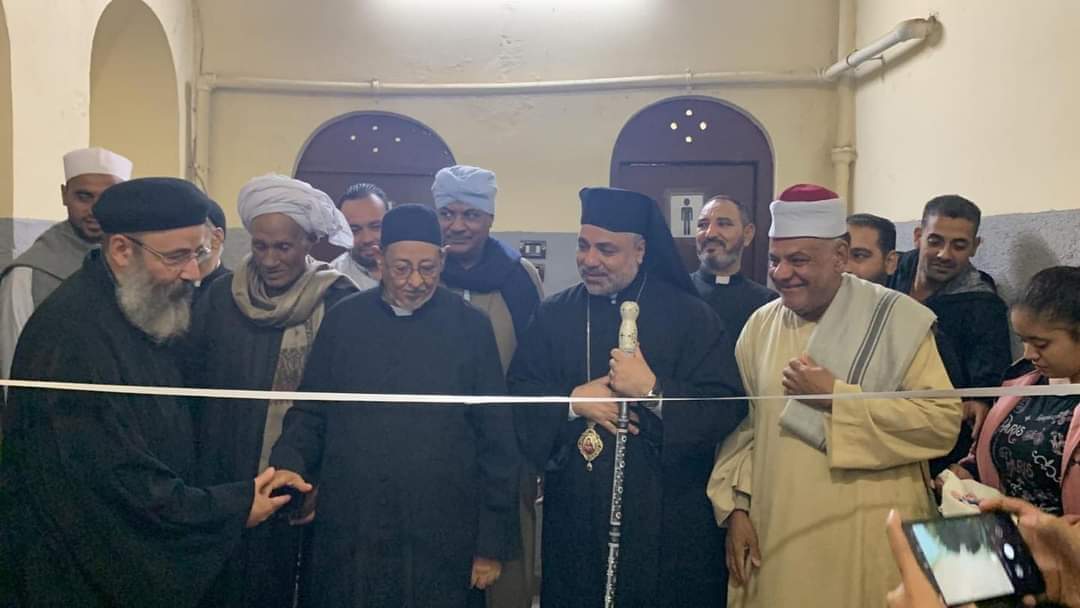 مطران طيبة للكاثوليك يفتتح مستوصف العائلة المقدسة الخيري بجراجوس
