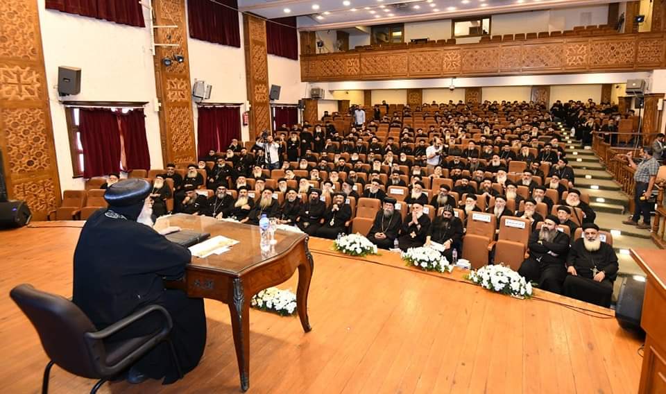 البابا تواضروس يلتقي مجمع كهنة الإسكندرية