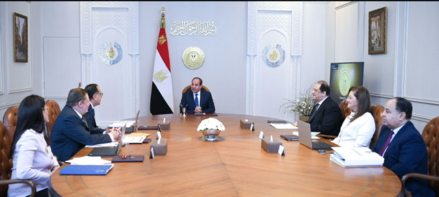 السيسي يوجه بمواصلة العمل على تطوير البرامج والمشروعات الاقتصادية الوطنية 
