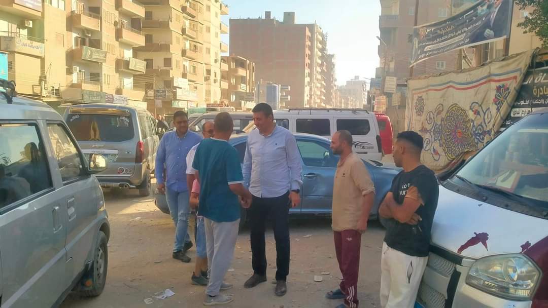  للتأكد من عدم زيادة تعريفة المواصلات متابعة المواقف العامة لسيارات الأجرة بمراكز المنيا