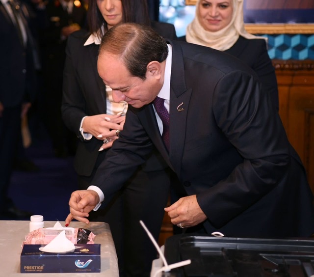 بالصور.. السيسي يدلى بصوته فى الانتخابات الرئاسية 2024
