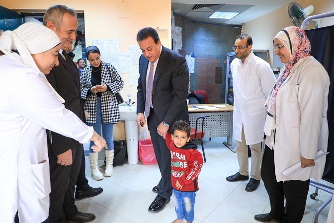 وزير الصحة يتفقد سير العمل بالمعهد القومي للجهاز الحركي العصبي بإمبابة.. ويوجه بسرعة تطوير مبنى العيادات الخارجية 