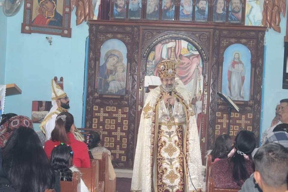 مطران سوهاج للكاثوليك يترأس القداس الإلهي ويفتتح المستوصف الخيري بالقطنة