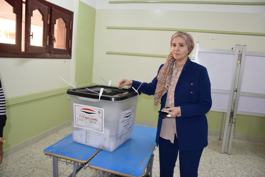 بعد تصدرها محافظات الجنوب فى اليوم الأول ,
فتح صناديق الاقتراع بالأقصر فى اليوم الثاني من الانتخابات